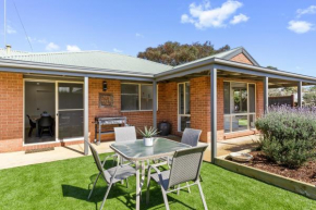 2 Bedroom Unit - Close To The Beach - Free Parking - Free WIFI, Ocean Grove